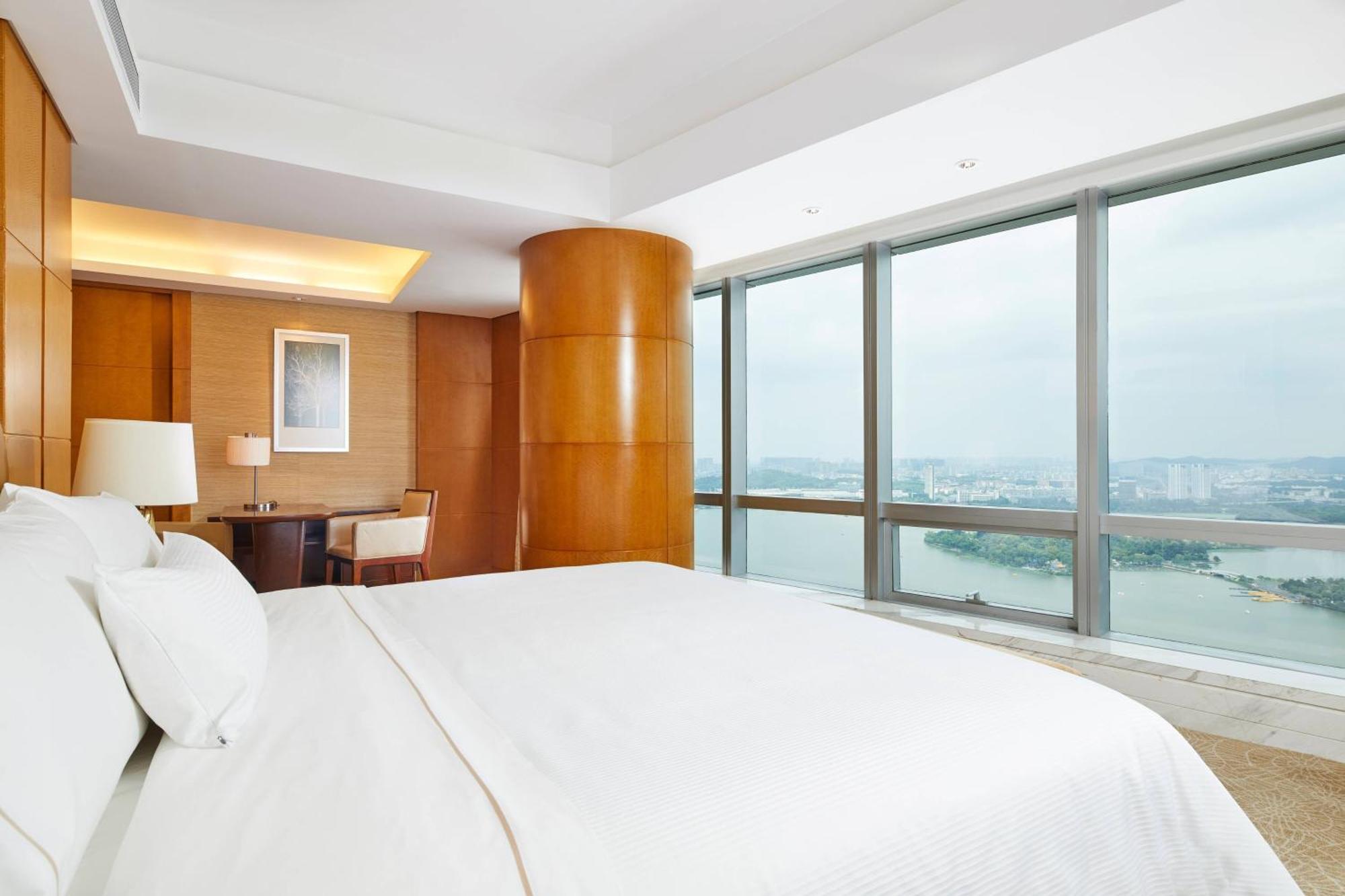 The Westin Nanjing Xuanwu Lake Экстерьер фото