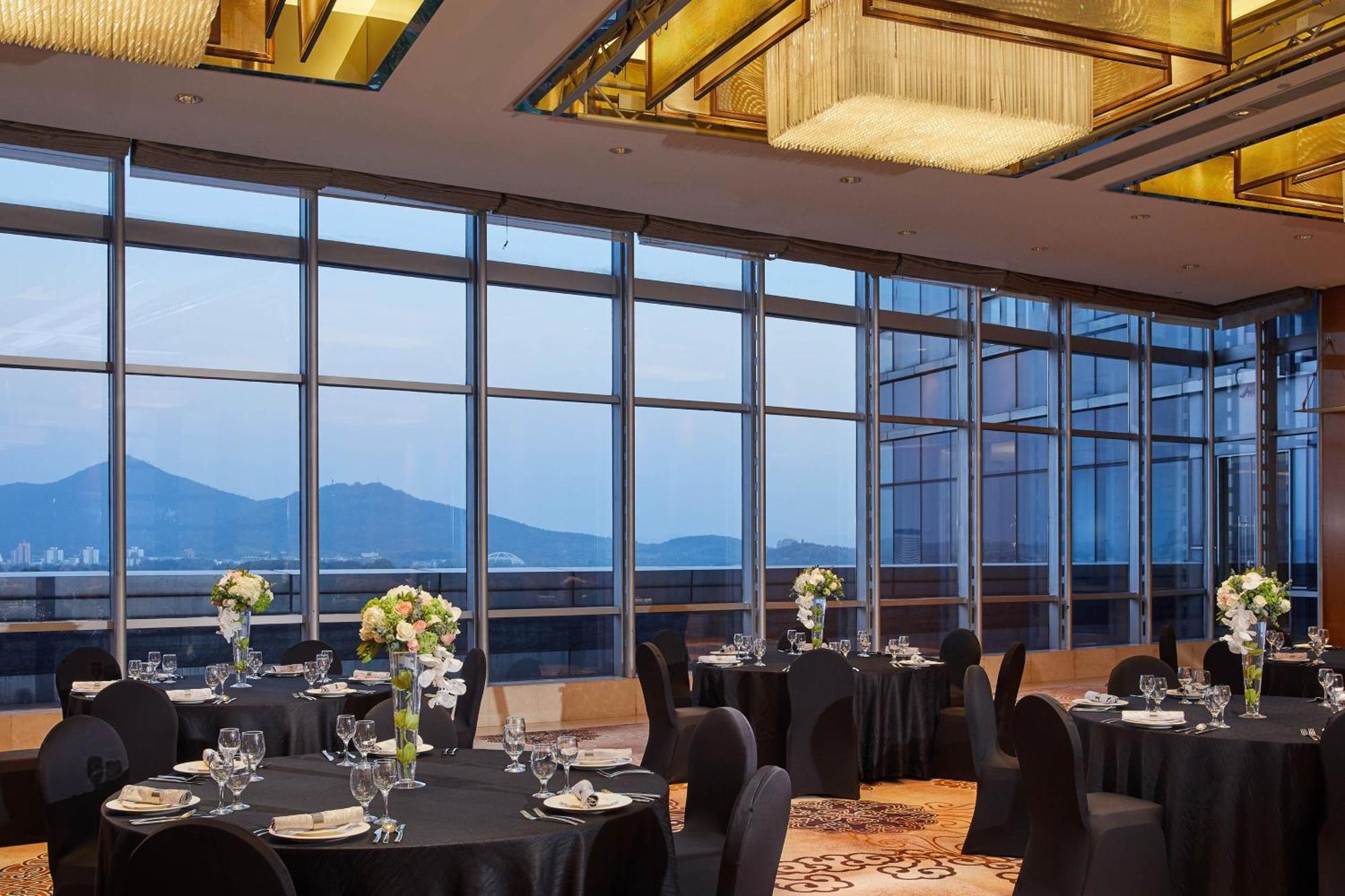 The Westin Nanjing Xuanwu Lake Экстерьер фото