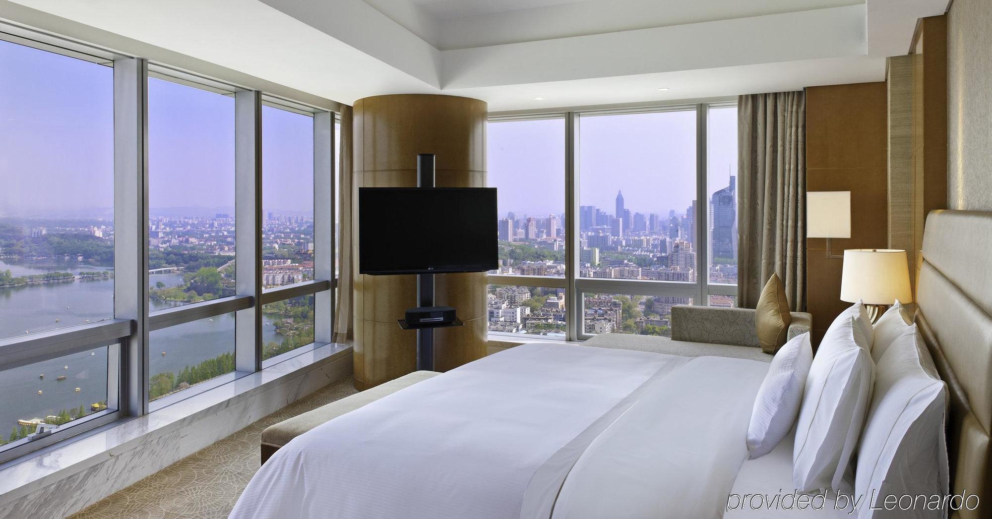 The Westin Nanjing Xuanwu Lake Экстерьер фото