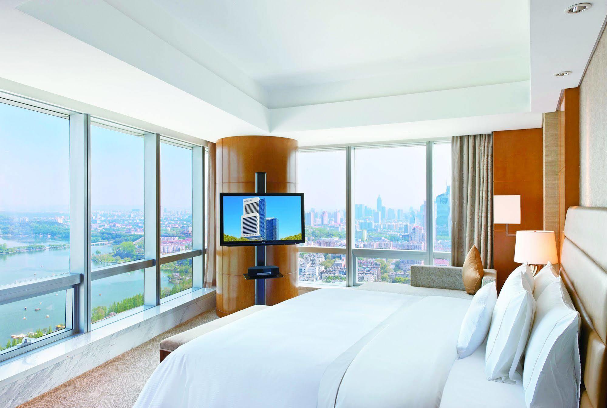 The Westin Nanjing Xuanwu Lake Экстерьер фото